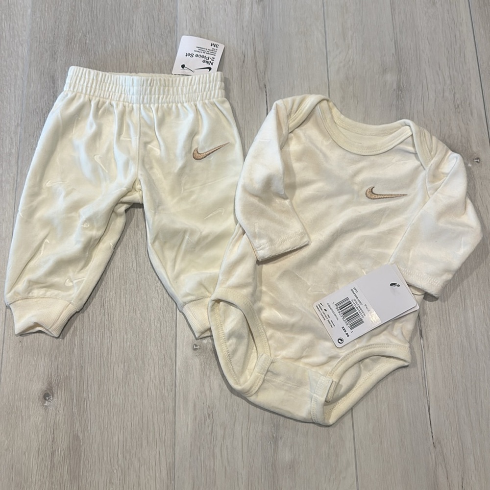 Nike Velour 2 piece set 3 months Pale Ivory NWT - Picture 7 of 8